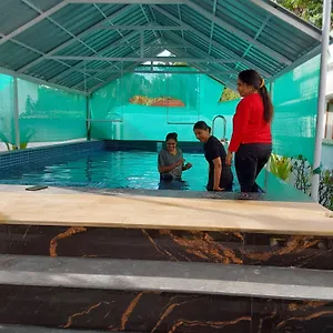 5* Guest house Johnson's With Pool & Ecohouseboat